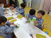 すみれ組廃材遊び